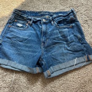 size 6 american eagle jean shorts!
